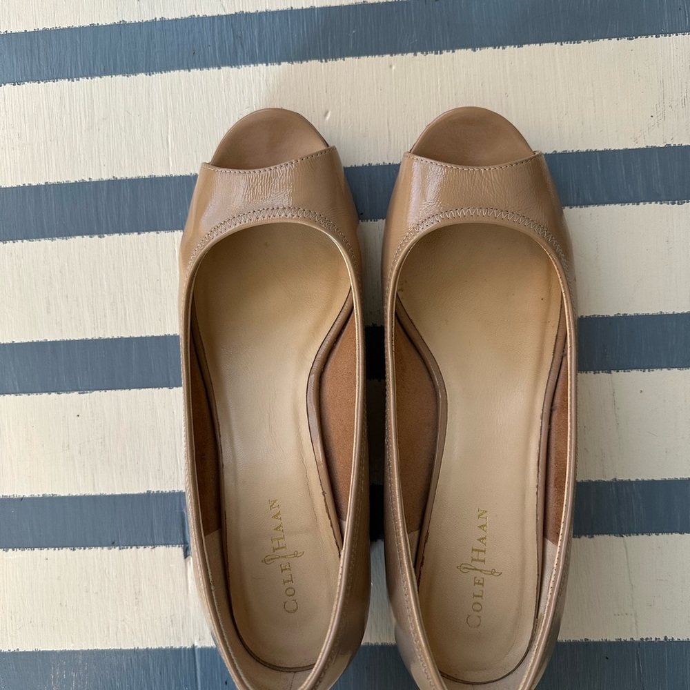 Cole Haan by Nike Air Women’s Peep Toe Patent Leather Wedge - Picture 2 of 9